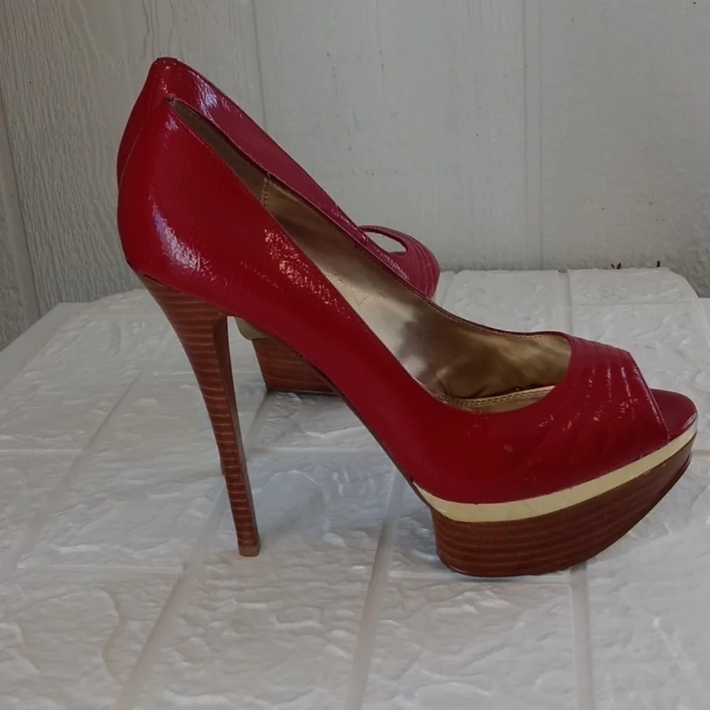 Baker's Shae platform shoes size 8 red